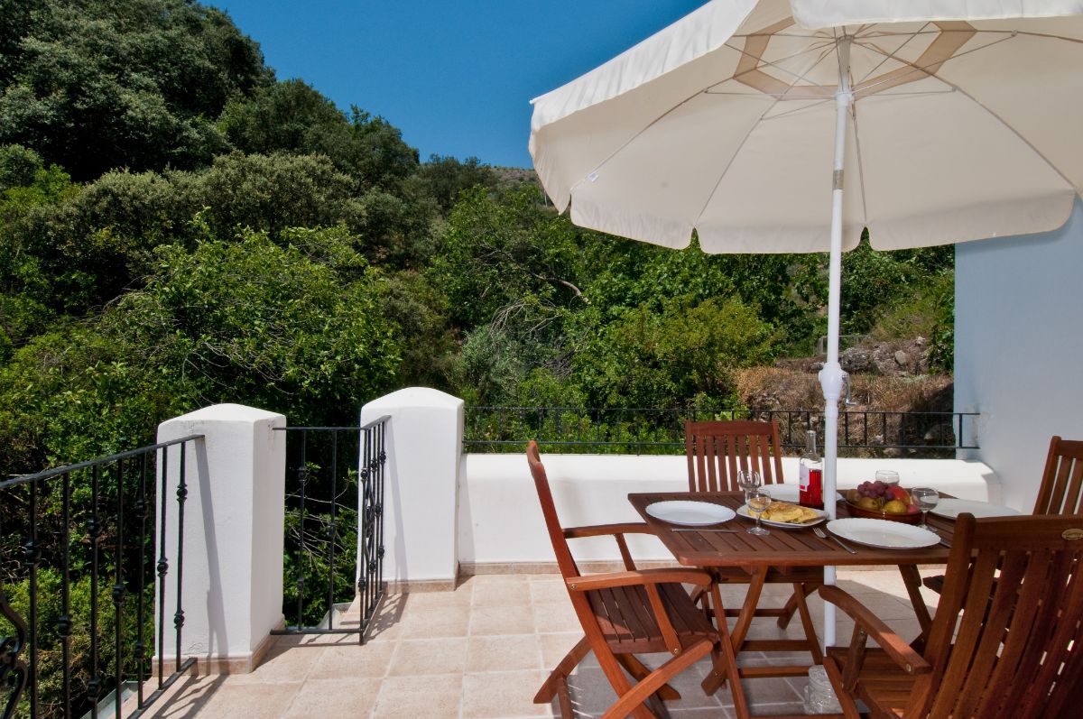 The kitchen, diner and through lounge in La Panaderia